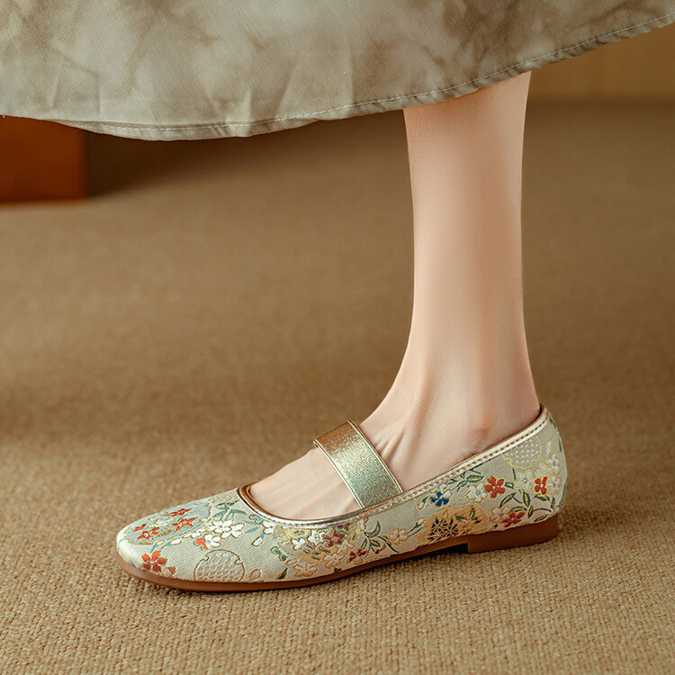 春秋季新中式国风刺绣玛丽珍鞋女方头单鞋女浅口平底鞋软底舒适夏