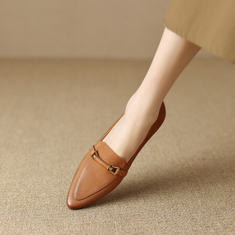粗跟单鞋女中跟显瘦乐福鞋复古棕色2025新款真皮尖头春秋女式皮鞋