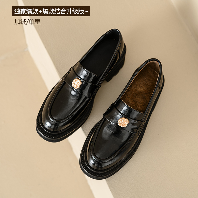 山茶花之恋复古金扣厚底深口小皮鞋2024冬季一脚蹬慵懒风乐福鞋女