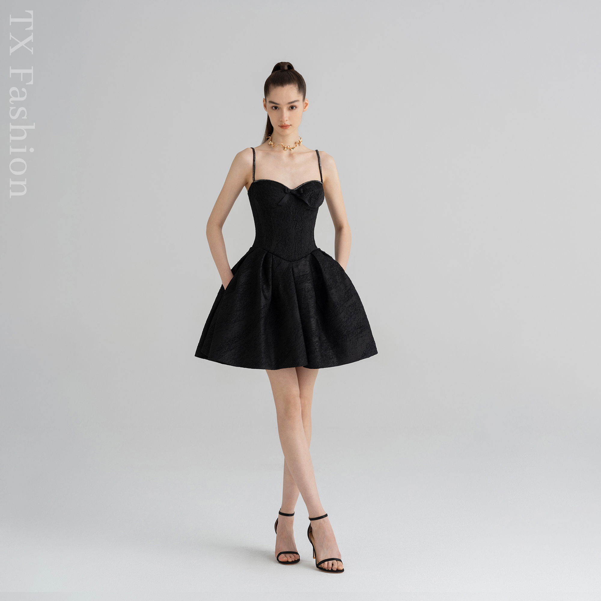 【SYREN】立体提花小黑裙水晶点缀吊带蓬蓬裙小个子气质礼服裙