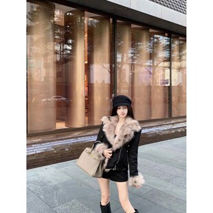 复古黑色皮毛拼接一体毛呢外套女冬季高级感宽松保暖气质夹克上衣