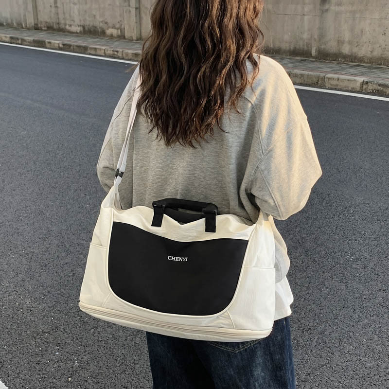轻便大容量旅行健身包