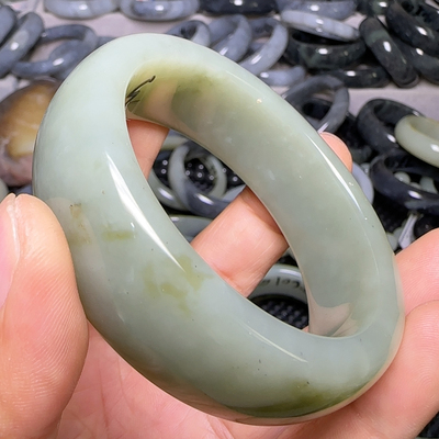 和田玉籽料57mm102.4克