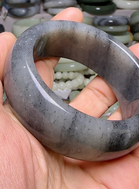 和田玉籽料131.8克56.81mm