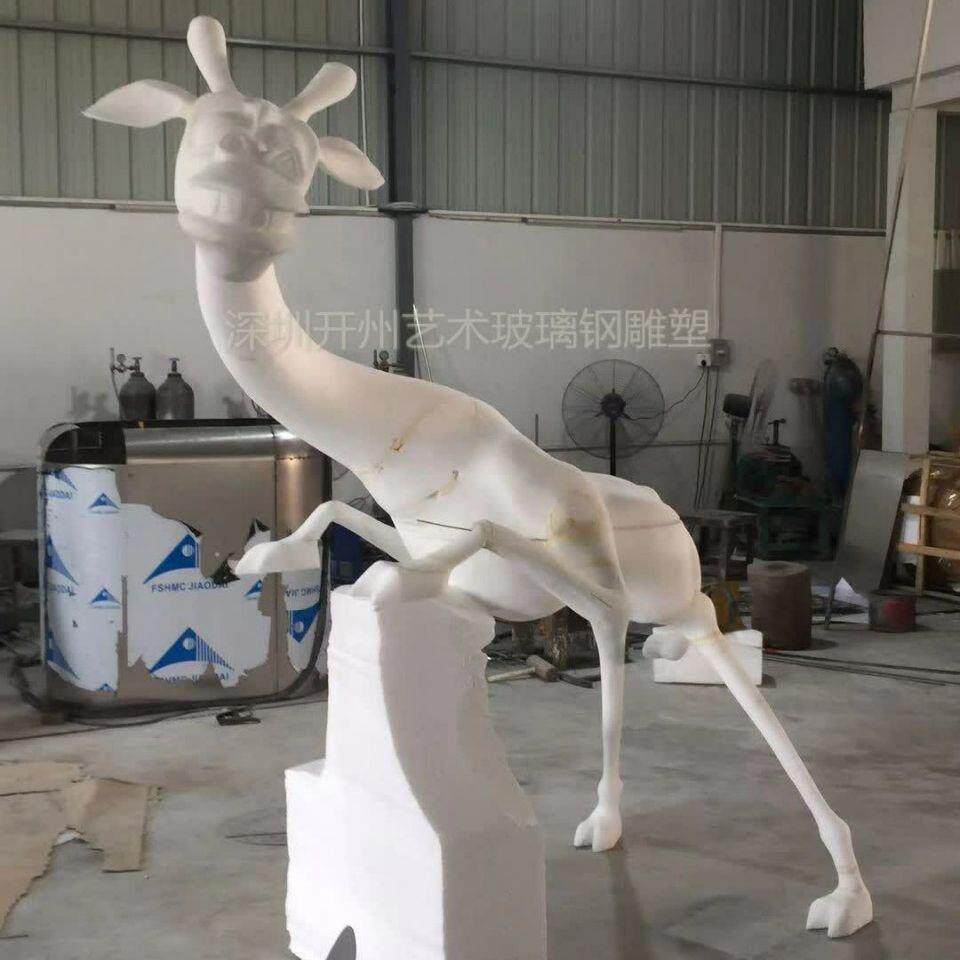 园林装饰仿真玻璃钢鹿雕塑摆件售楼厅花园动物景观大型商场别墅处