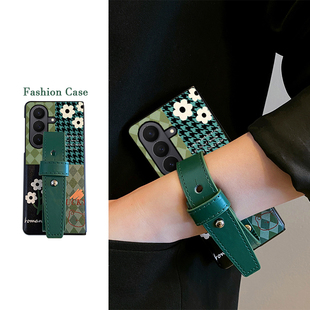 w24 尾火虎适用三星ztrifold手机壳三折叠菱格山茶花皮纹翻盖复古文艺时尚 zfold5 w26 w23 高级感腕带zfold7