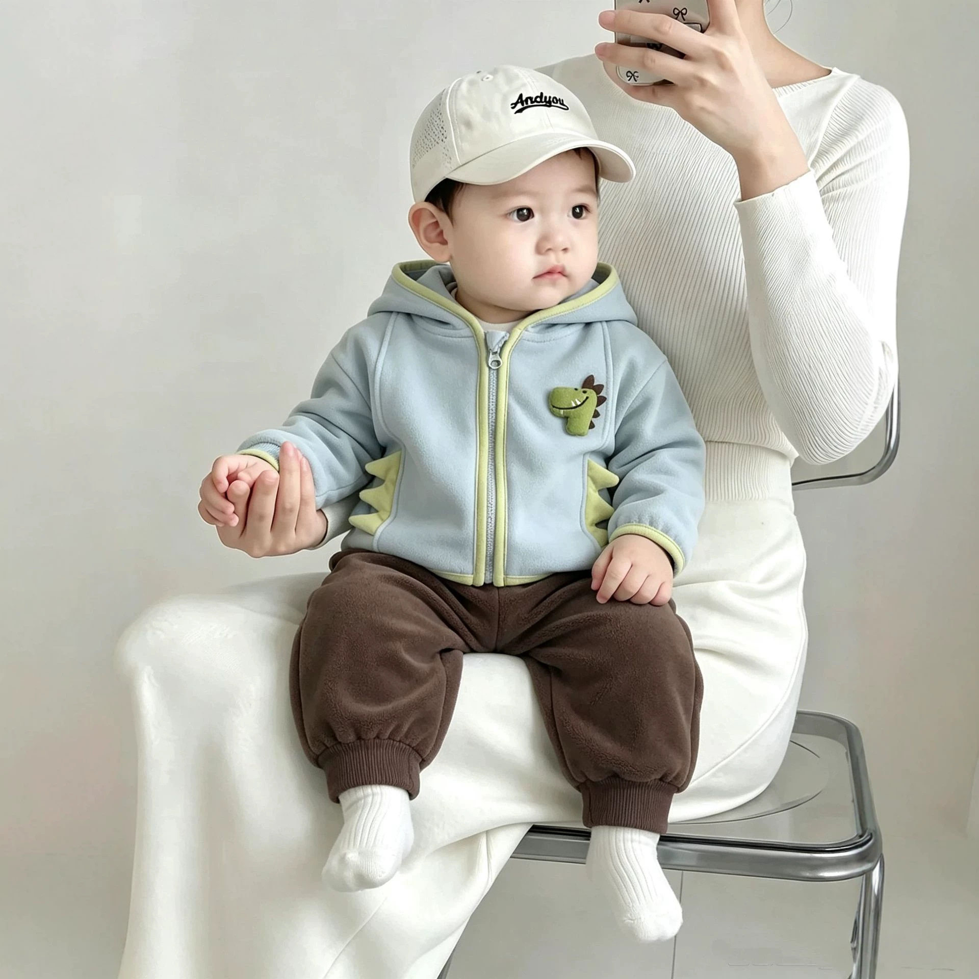 男女童秋冬新款保暖套装男女宝洋气可爱百搭加绒休闲连帽卡通套装