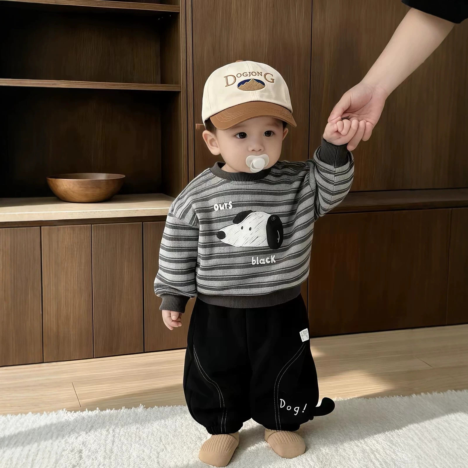 2026新款婴儿衣服春秋季卫衣分体套装酷帅男宝宝小月龄外出秋装潮