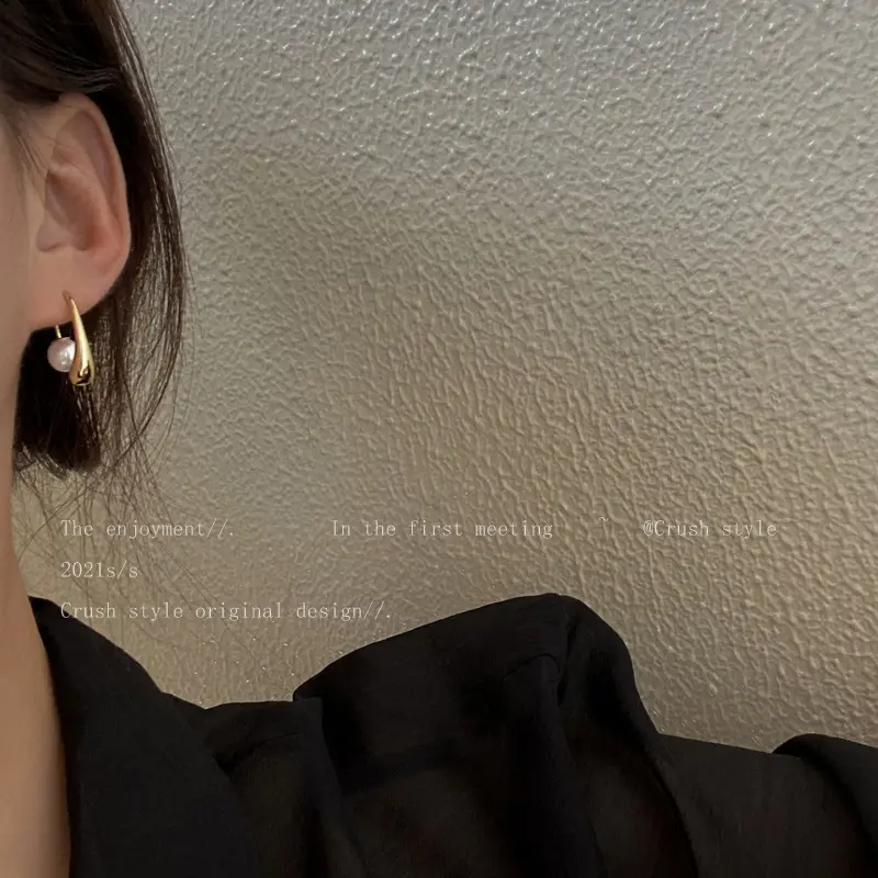 金色小水滴珍珠耳环女2022年新款潮韩国气质网红冷淡风高级感耳饰