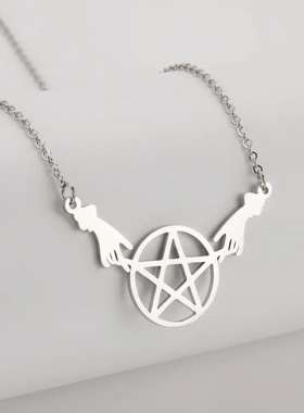 个性设计感直供国外畅销百搭双手圆环镂空五角星吊坠不锈钢项链