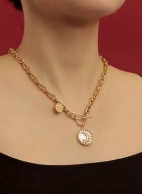 欧美饰品 ins金属风铝链月牙镶钻边圈白色水流纹贝吊坠项链女