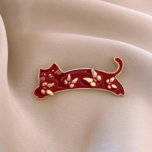 拉红色滴油小猫胸针卡通高级感胸花别针西装毛衣胸饰