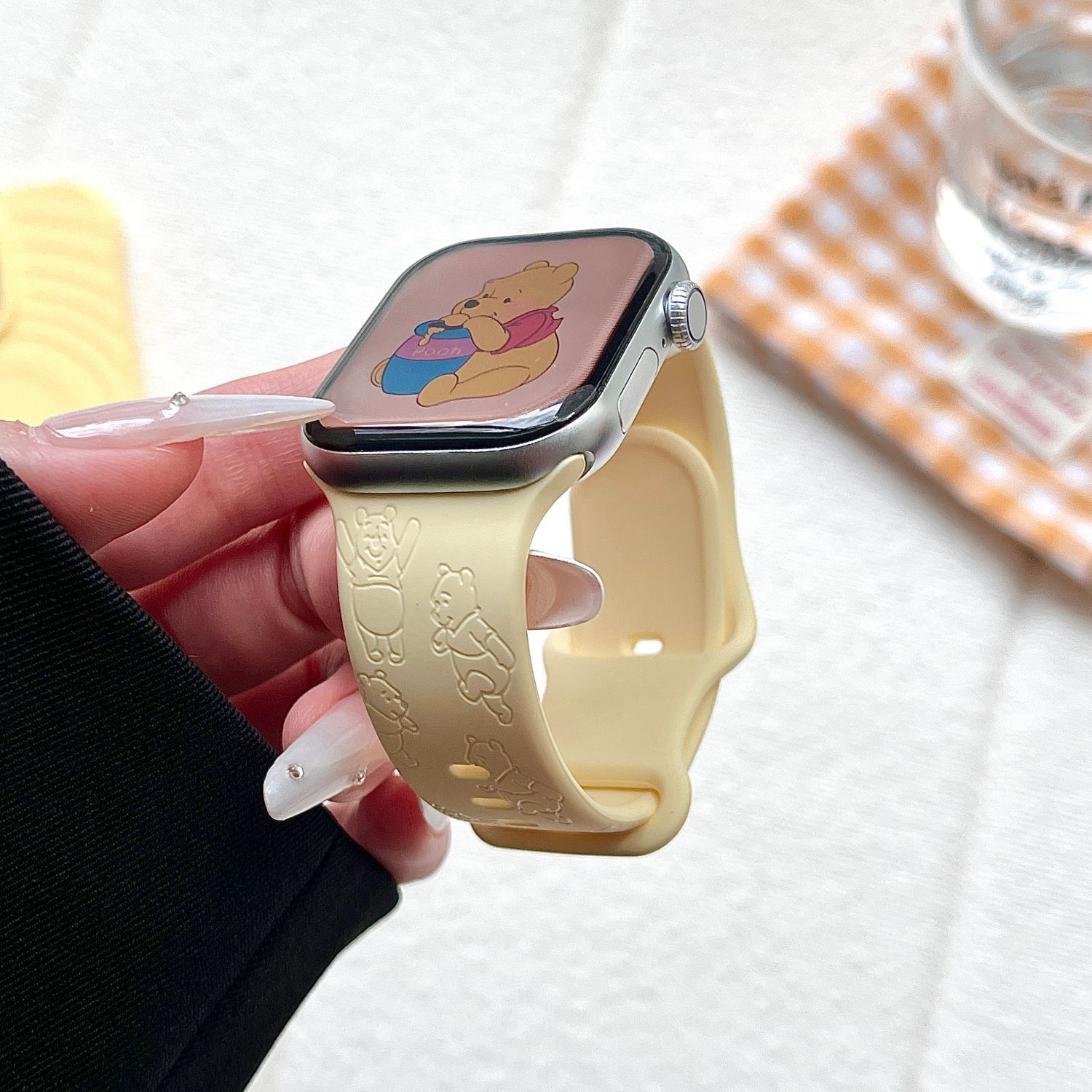 可爱维尼熊适用苹果手表表带iwatchS11/10/9硅胶Apple黄2ultra/SE