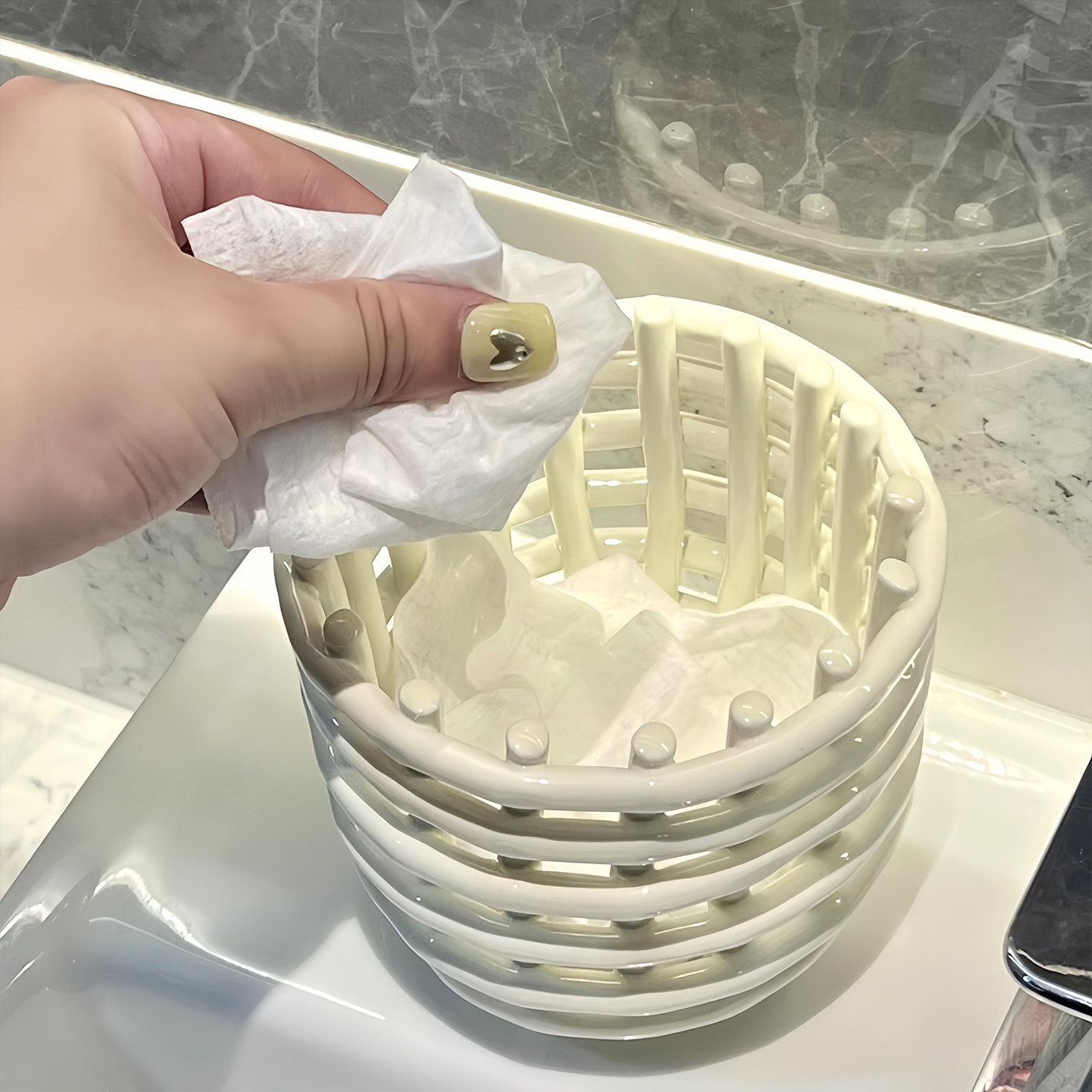 废弃洗脸巾二次利用收纳盒
