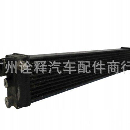 适用于奔驰W204/C63/W211 机油冷却器 2095000100 2305001200
