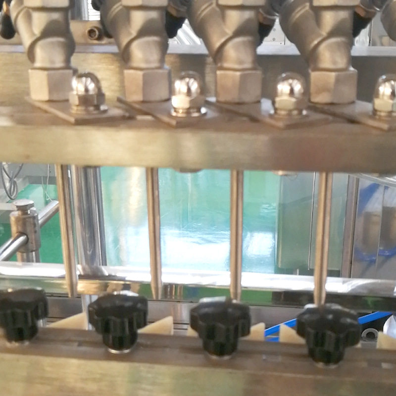 全自动直线式大豆菜籽油灌装线设备 花生油食用油活塞式灌装机,机械设备,涂装设备,淘宝优惠券,粉丝福利购,淘宝优惠卷