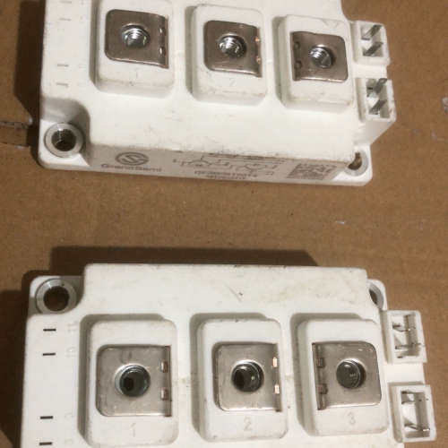 gf200b120t4、。外观有轻微磕碰。议价