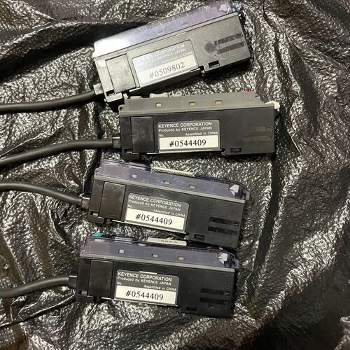 原装基恩士数显光纤放大器FS-V11P 成色新议价