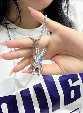 2025年新款太空兔子项链女毛衣链ins嘻哈高级设计感小众卫衣链男