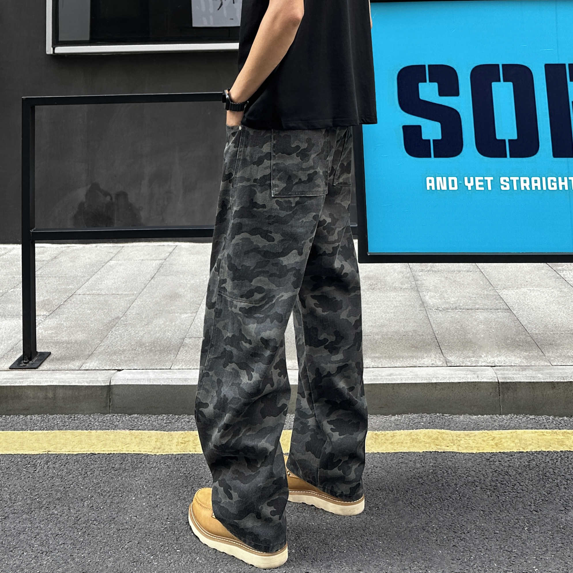 QUALCOMM美式潮流迷彩弯刀牛仔裤