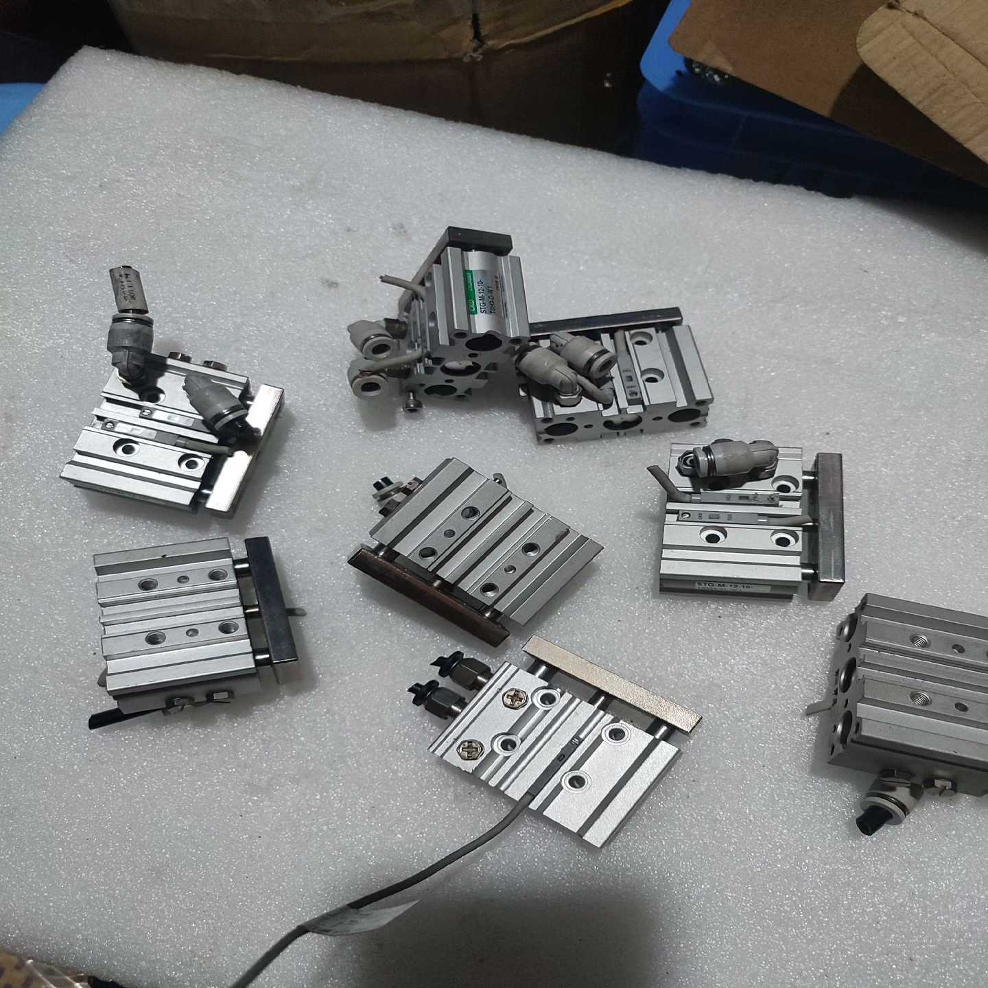 【议价】CKD三杆气缸STG-M-12-10-TOH3-D-W1(