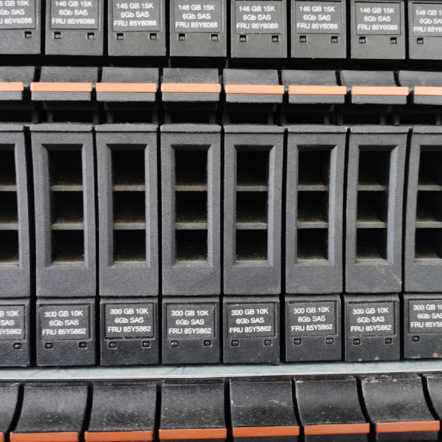 IBM V7000 Gen1 85Y5862 00Y2682 00L4519 300G 10K SAS 25询价