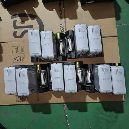 浙大中控DI715输入模块，拆机二手现货，实物拍摄。型号DI--议价