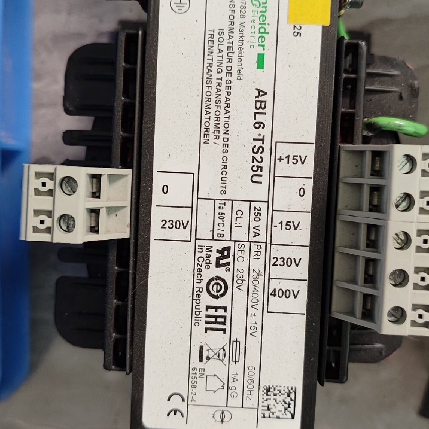施耐德隔离变压器ABL6TS25U装机未使用图片实拍