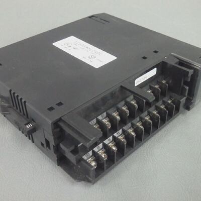 IC693MDL240  GE FANUC  IC693MDL240  Modulo Di Ingresso 120 V