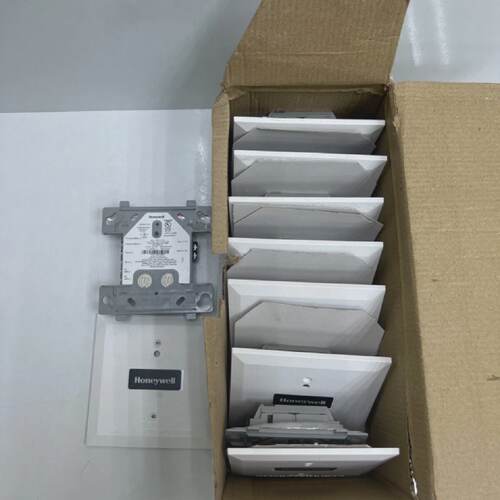 Lot 2 PCs Honeywell TC810N1013 Intelligentes Steuerungsmodul