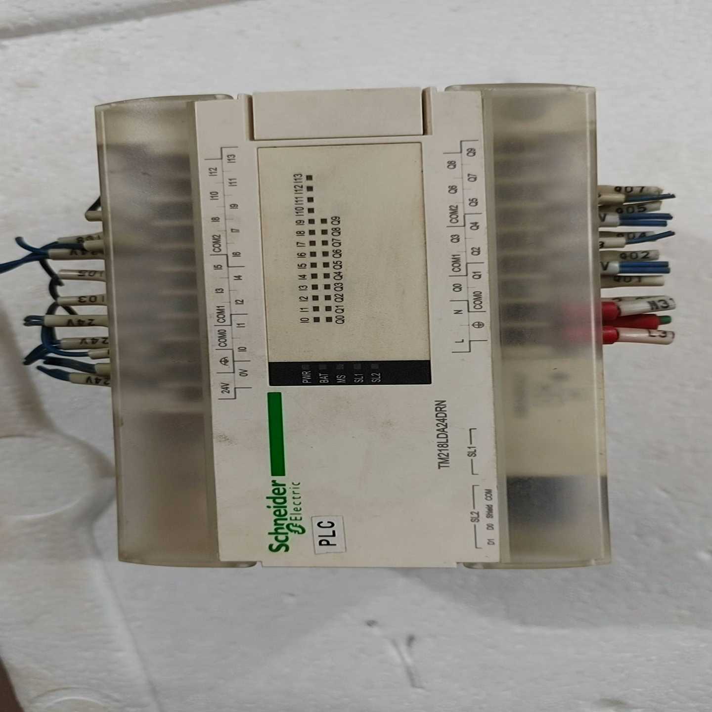议价施耐德TM218LDA24DRN，拆机的功能正常。成色如图有现货/s维