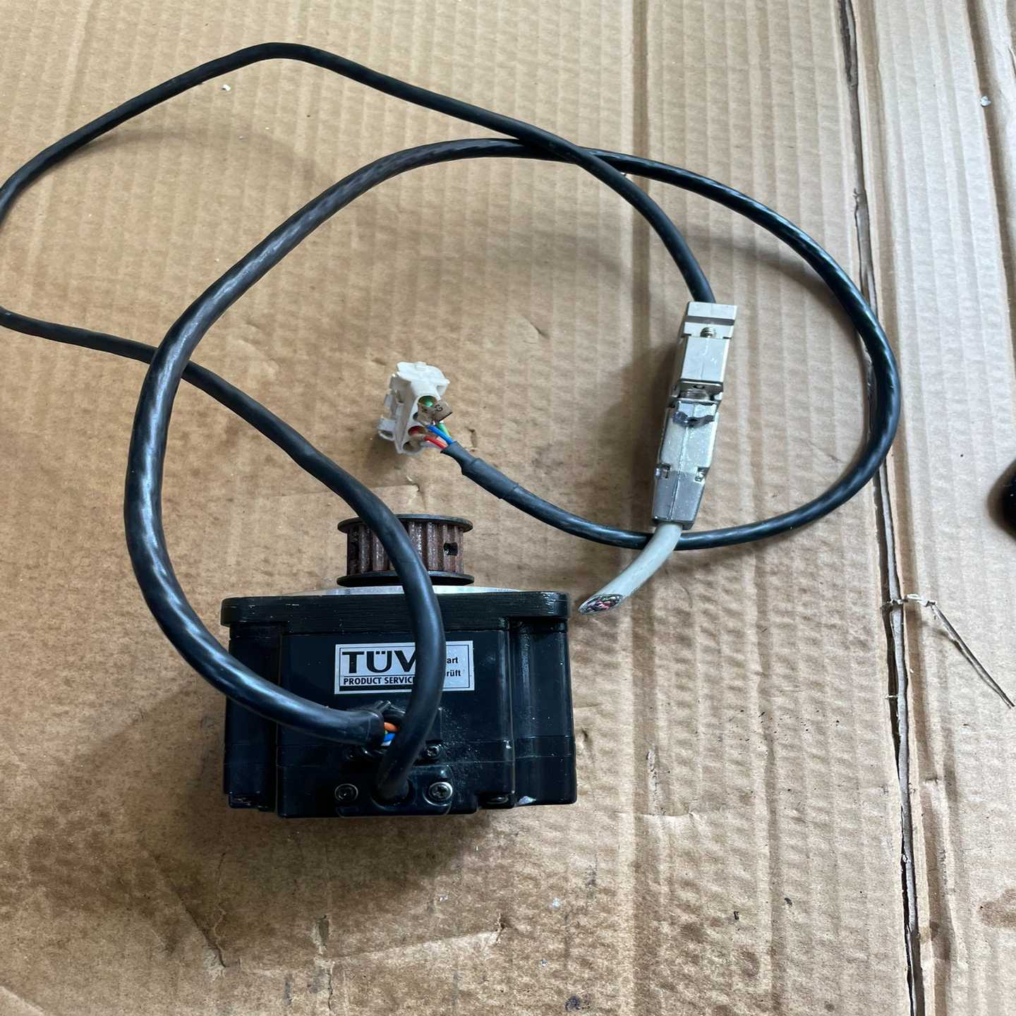 安川电机SGMP-02V314T，200W-议价