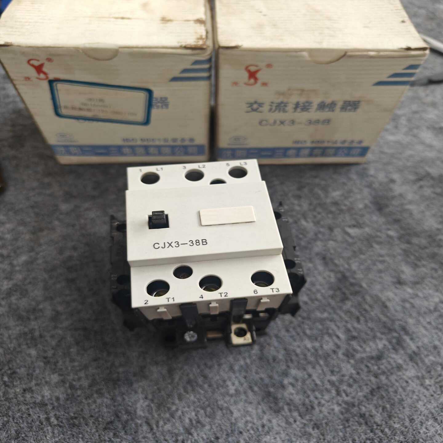 41台沈阳二一三110V交流接触器CJX3-38B，110V--议价商品