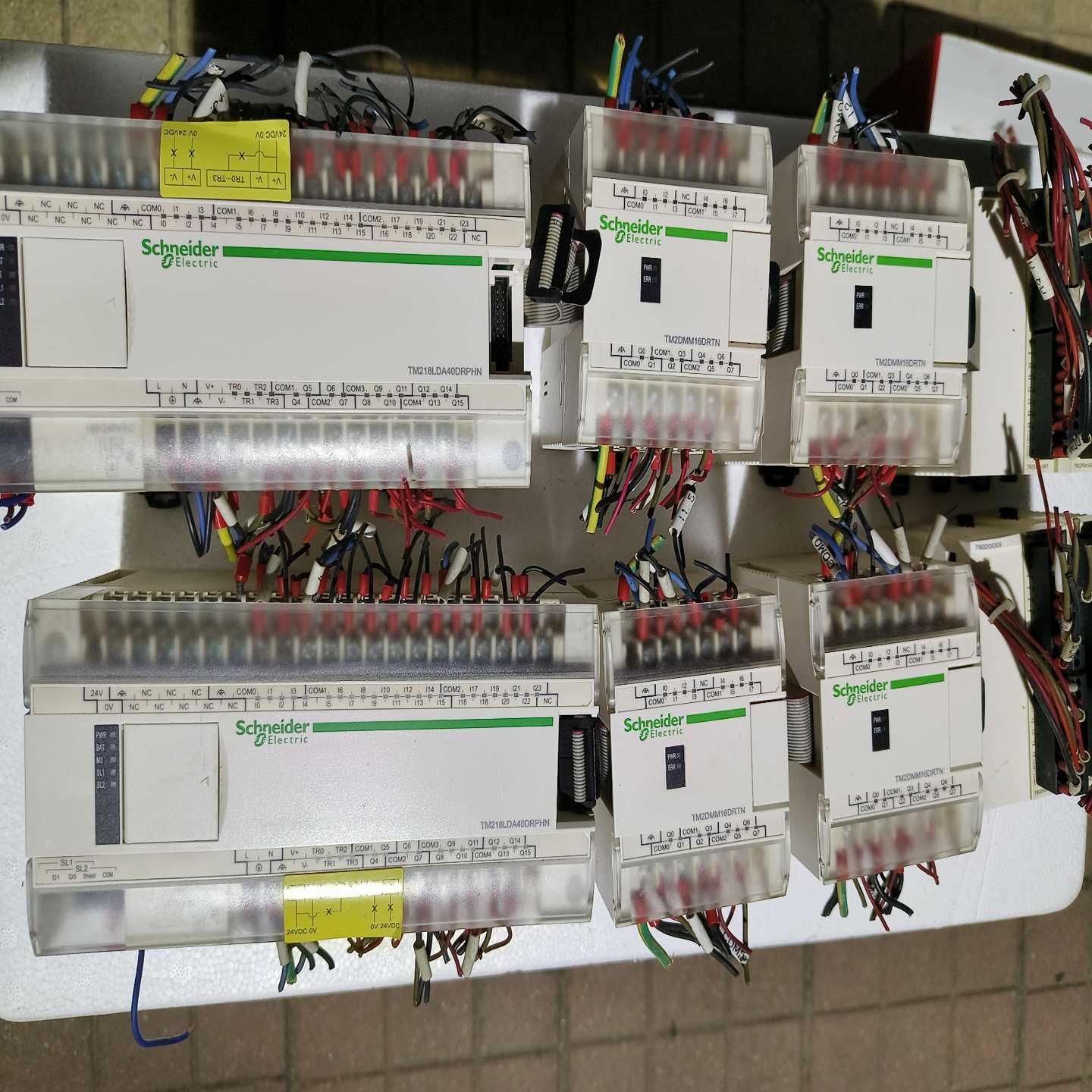 施耐德PLCTM218LDA40DRPHNTM2DMM1--议价商品