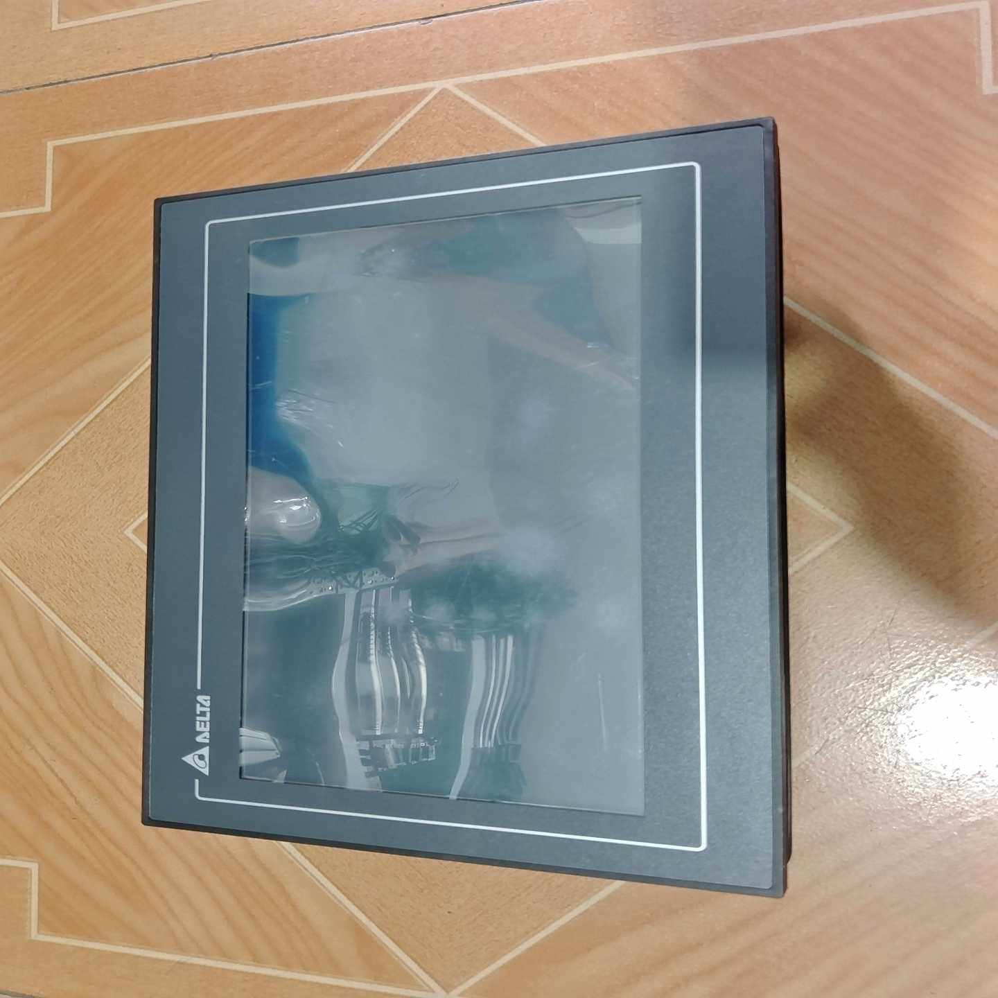 台达触摸屏DOP-110CS，功能正常，成色为实图询价