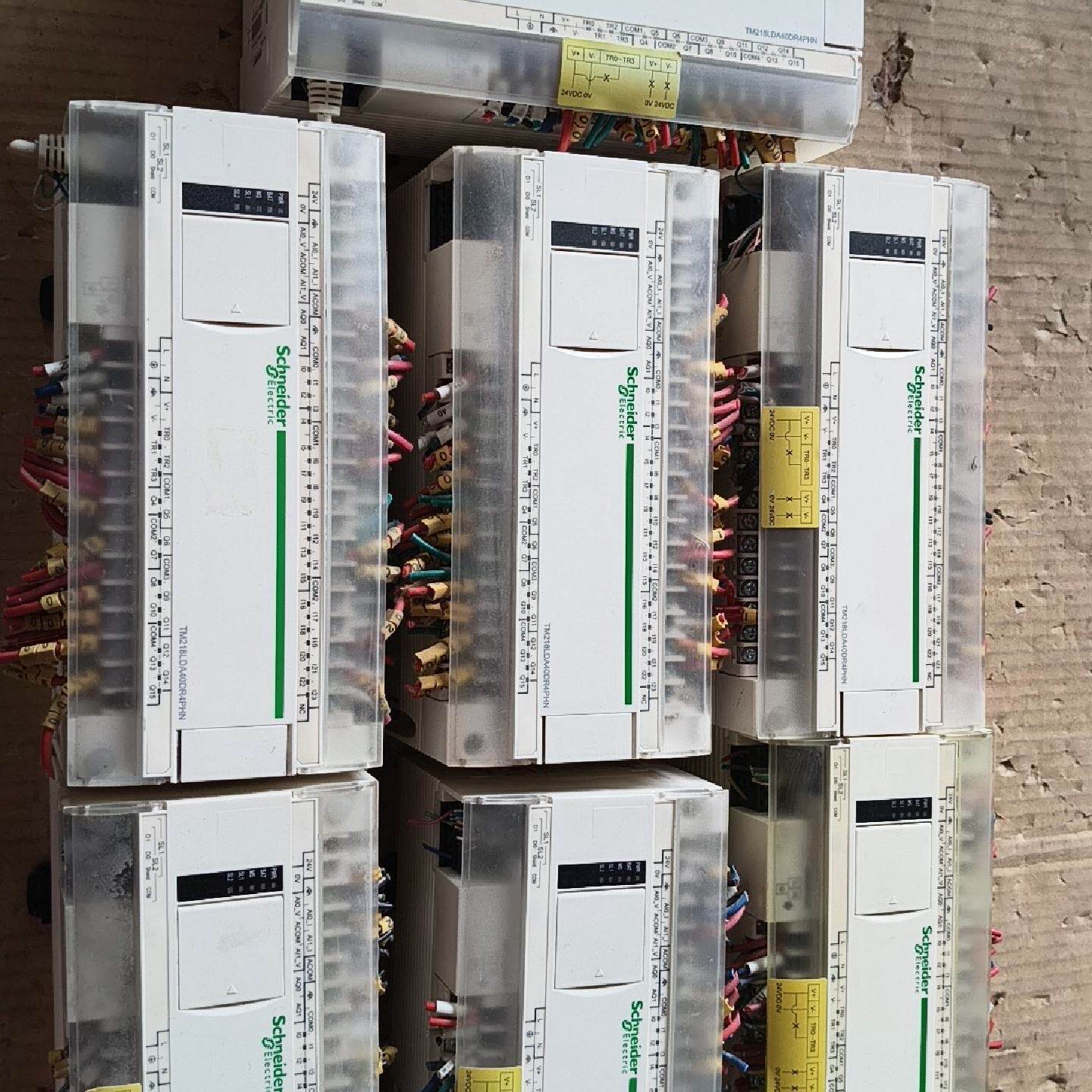 施耐德PLC  TM218DA40DR4PHN--议价商品