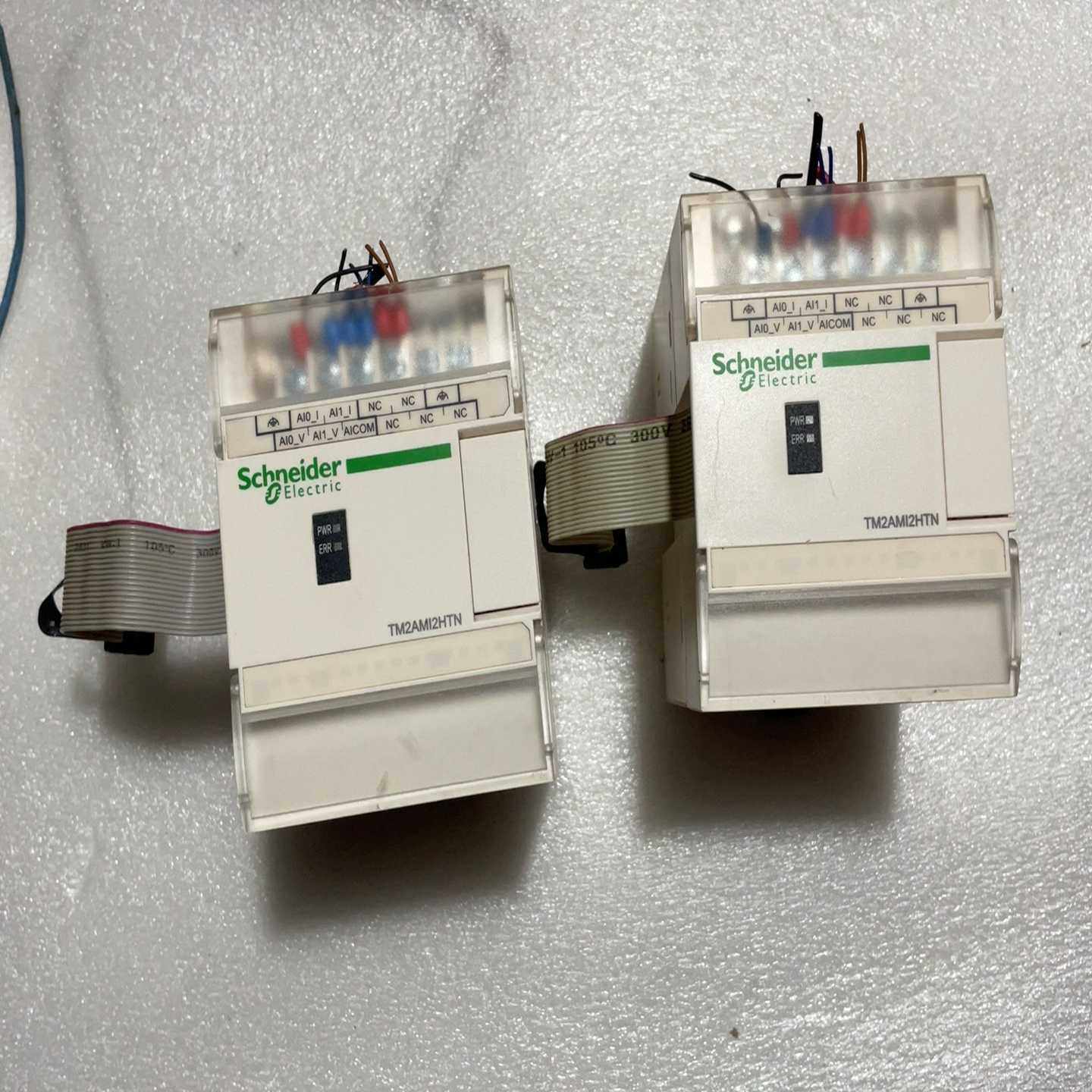 询价~施耐德模块PLC模块  TM2AMI2HTN实物图。