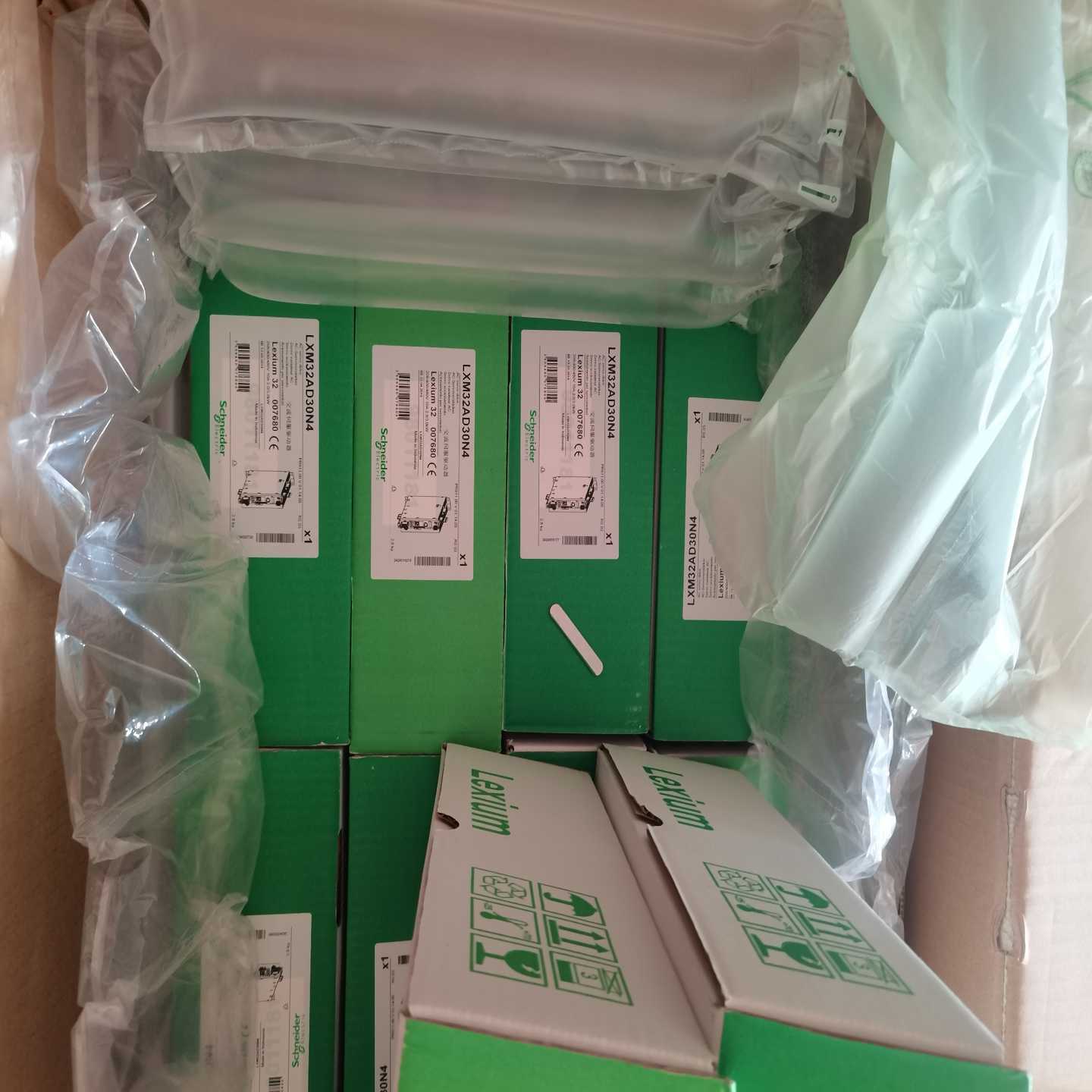 LXM32AD30N4伺服驱动器~询价