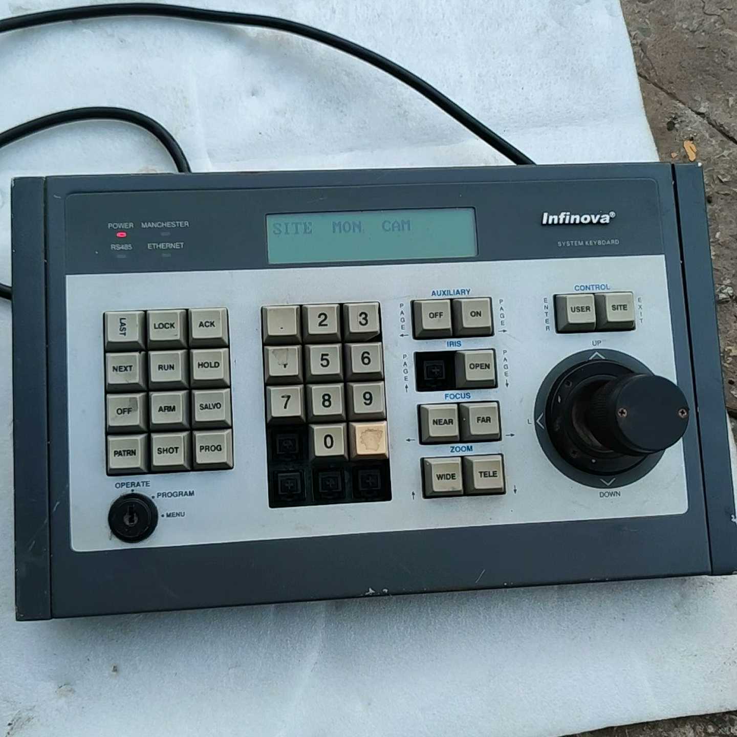 议价英飞拓主控键盘V2116X一台，插电有显示，别的不会，看好再