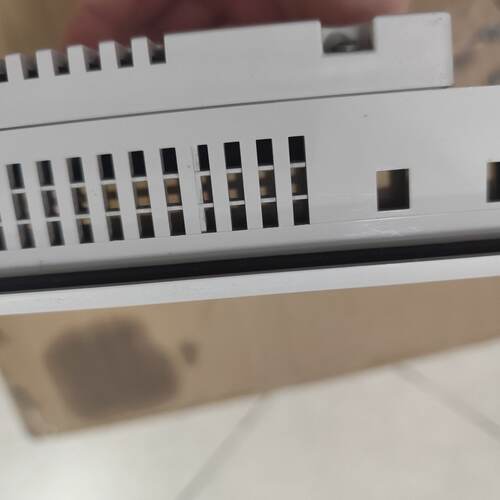 议价6AV6 642  TP177A，屏幕有点暗，运行有时会卡住