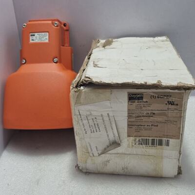 Dayton 6GPE7 Interruptor de Pie 25A 125250480 VAC 1.5 HP 125