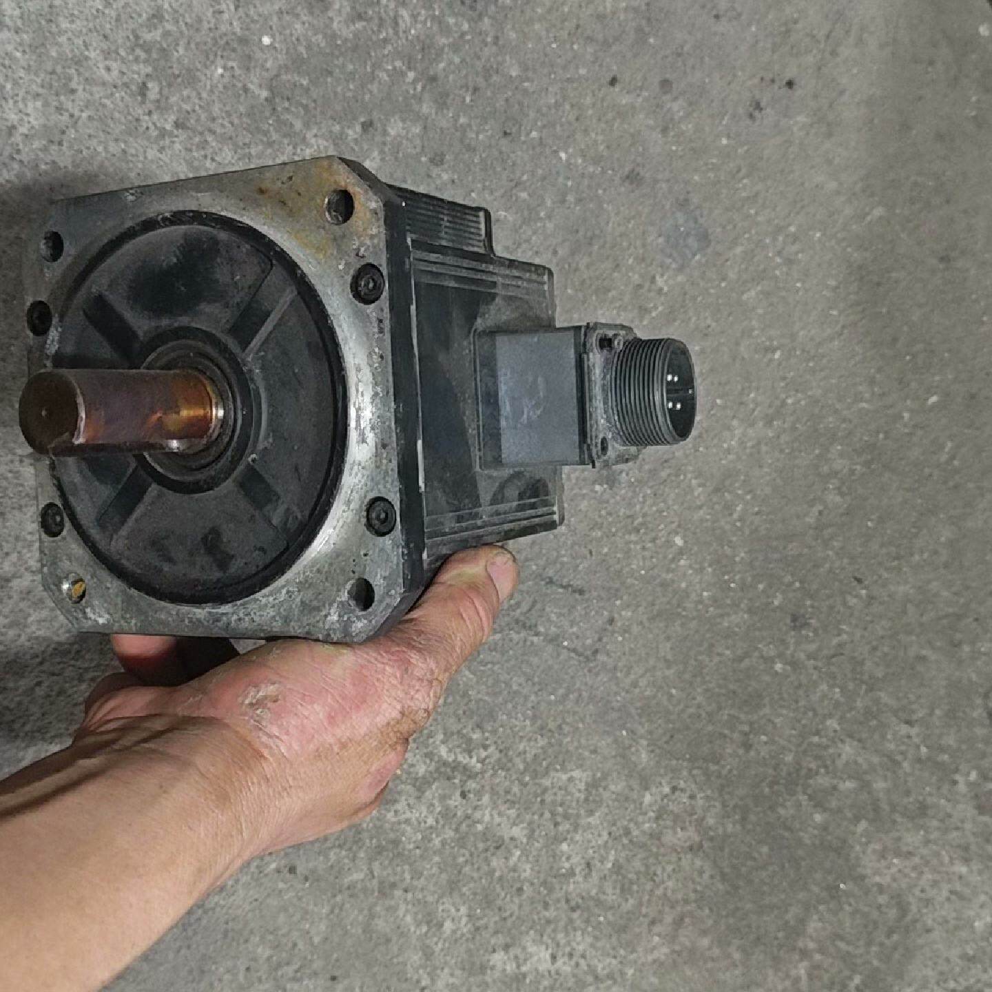 松下1kw永磁发电机，420转可输出24v90w，250转可--议价商品