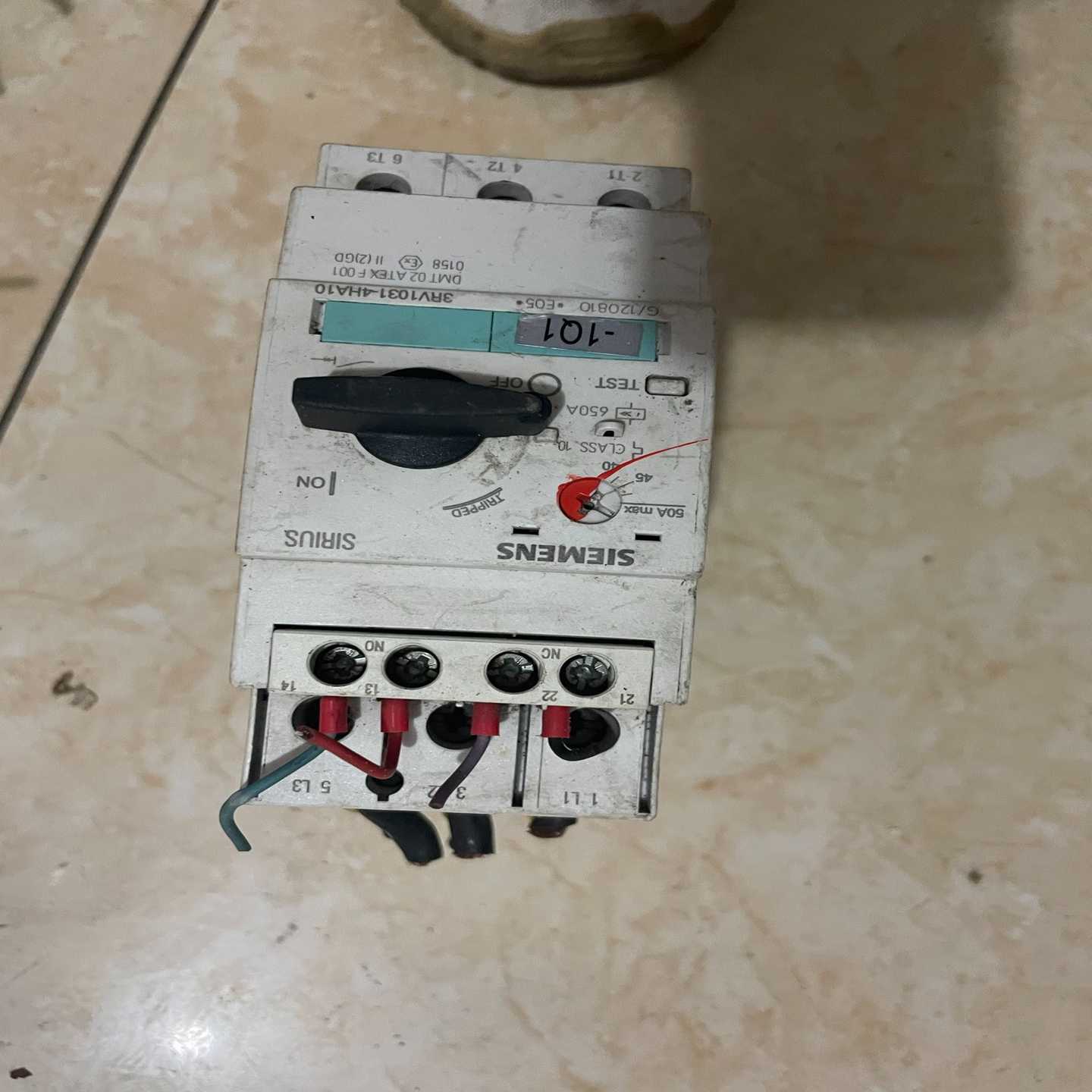 西门子SIRIUS马达保护器，型号3RV1031-4HA10--议价商品