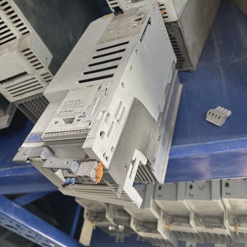 寻伦茨变频器E82EV3022C000现货E82EV302