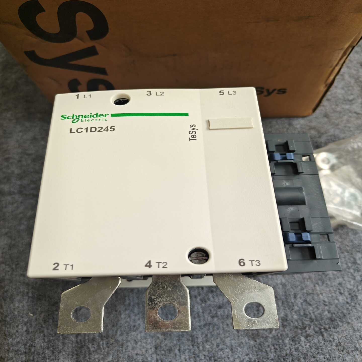全新施耐德交流接触器LC1D245M5C，全新未使用，功能好-议价