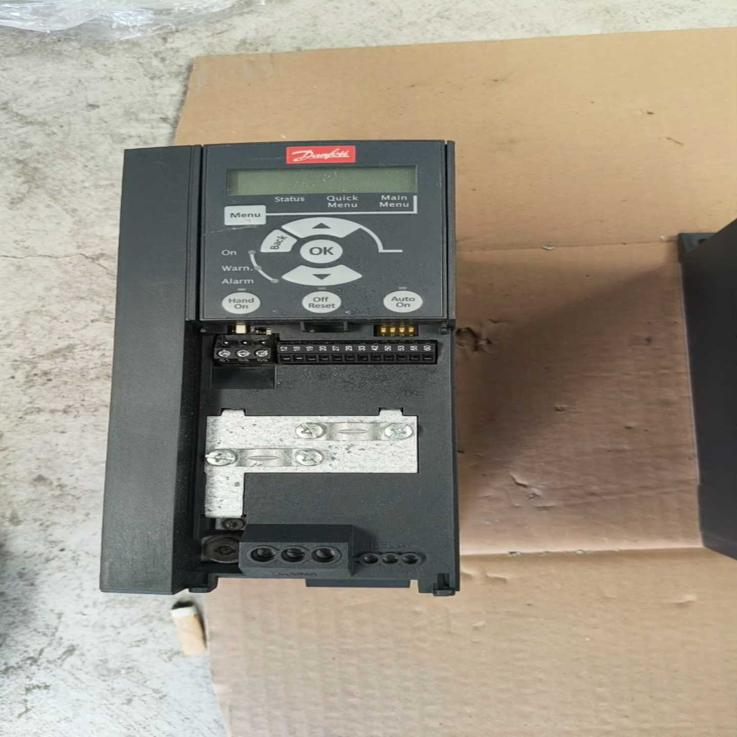 丹佛斯FC051-3KW变频器两台，成色自定义，缺端盖，功能询价