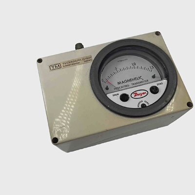 TECHMARK TM 1651.5 KPa MAGNEHELIC INDICATING TRANSMITTER USE
