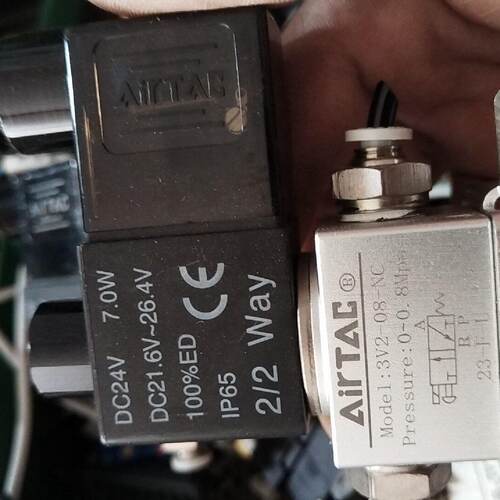 原装正品亚德客24V电磁阀3V208NC气动开关阀议价