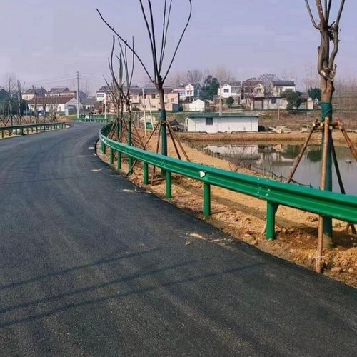 道路护栏板热镀锌高速公路波形护栏双波三波农村乡村护栏配件厂家
