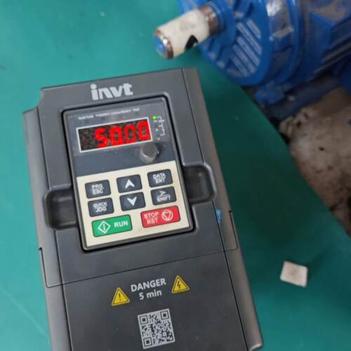 溢价-英威腾变频器1.5KWGD101R5G4B成色如图